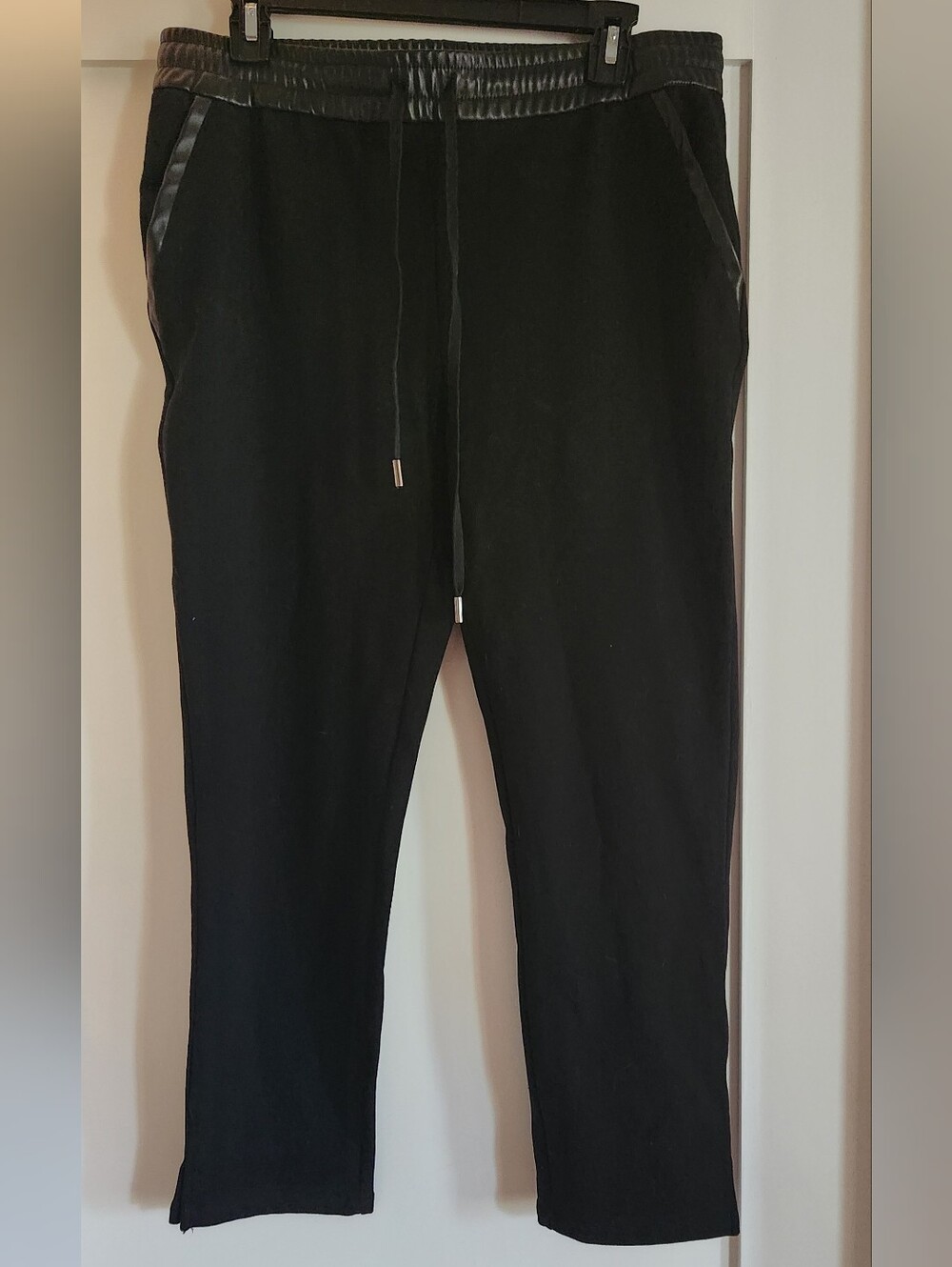 Laundry by Shelli Segal Black Faux Leather Trim Joggers Size M